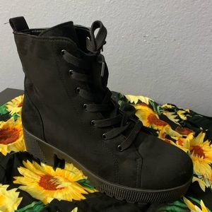 Combat boot